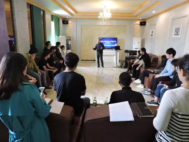 順德職業技術學院17名學子到阿里大師總部報道，并進行入職簽約儀式