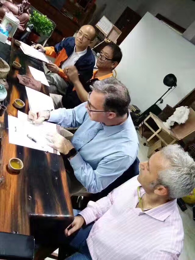 阿里大師工程師與意大利**工程師討論現場