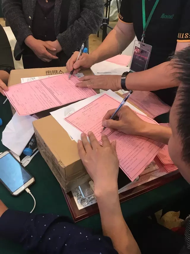 印象大師·草莓音樂藝術節現場簽約環節