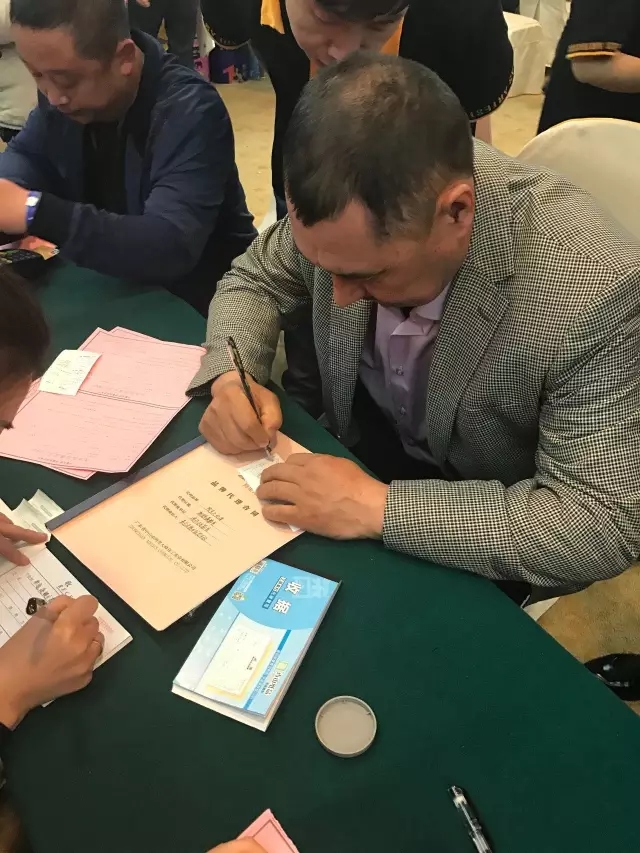 印象大師·草莓音樂藝術節現場簽約環節