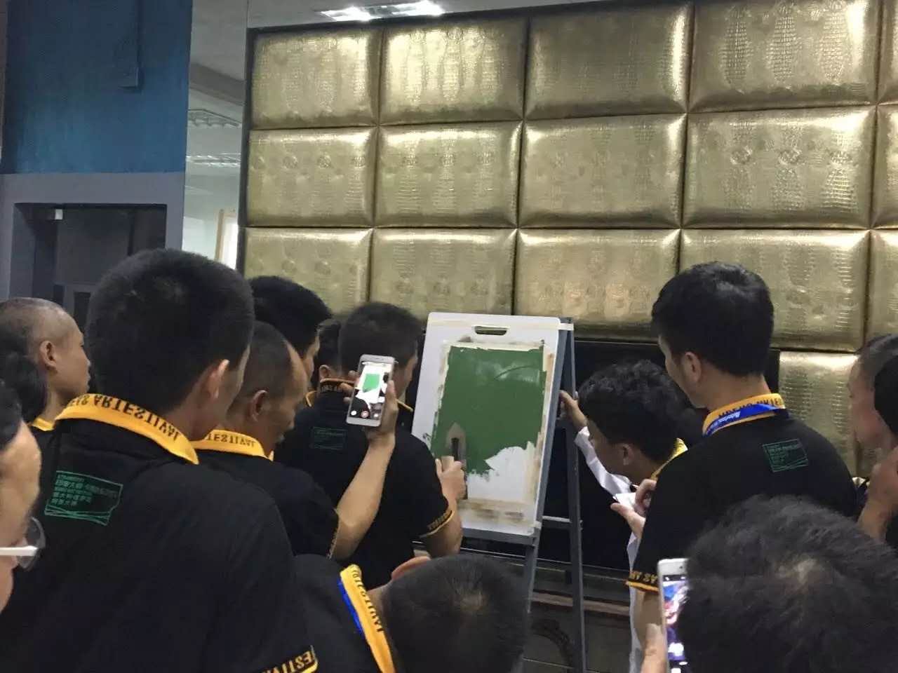 GIOVANNI喬瓦尼藝術涂料工程師現場講解及演示